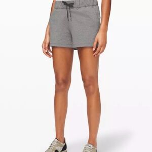 Lululemon on the fly mid rise shorts